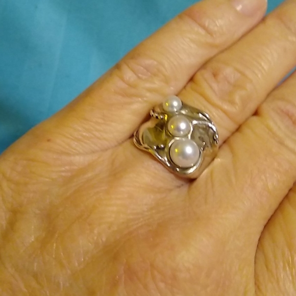 Artisan Sterling Silver Three Pearl Ring - Picture 3 of 5